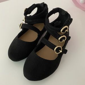 Old Navy Strappy Flats Size 5